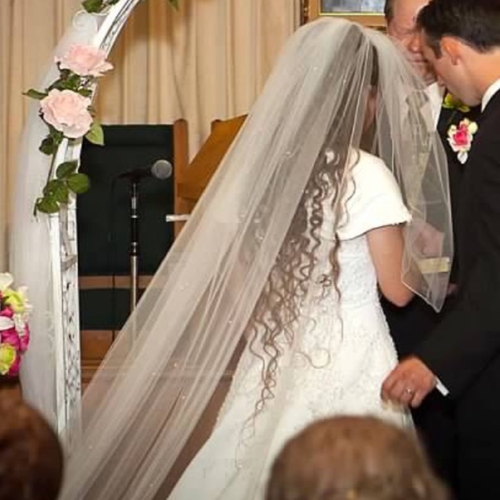 Cathedral wedding veil white with pearls